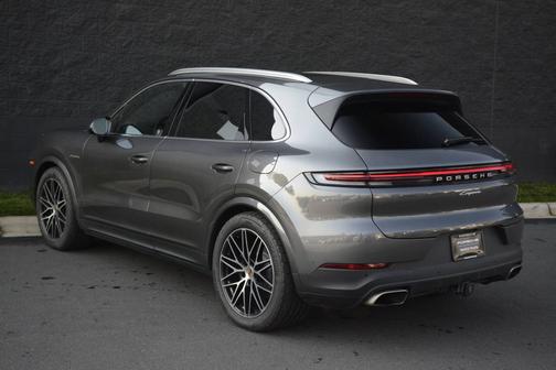Quartzite Grey Metallic 2025 Porsche Cayenne