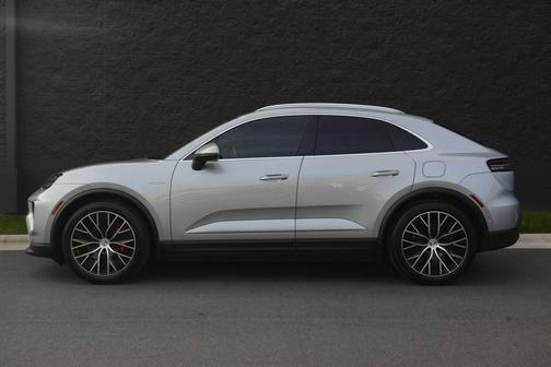 Dolomite Silver Metallic 2025 Porsche Macan