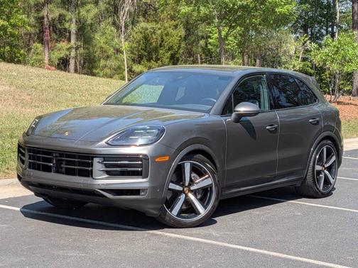 Quartzite Grey Metallic 2025 Porsche Cayenne