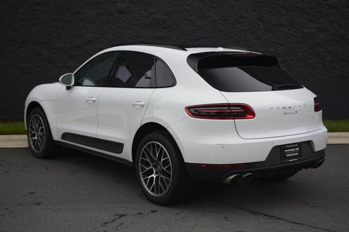 White 2018 Porsche Macan