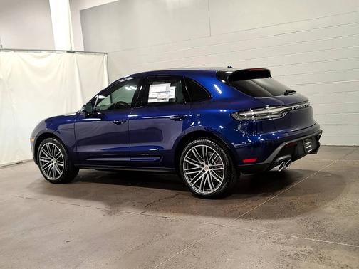 Gentian Blue Metallic 2026 Porsche Macan