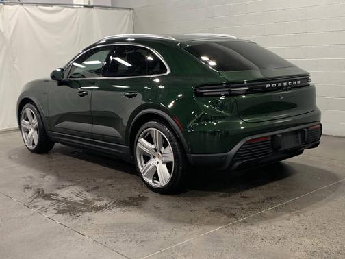 2025 Porsche Macan 