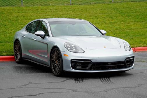 Dolomite Silver Metallic 2023 Porsche Panamera
