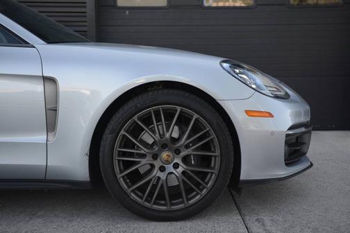 Dolomite Silver Metallic 2023 Porsche Panamera