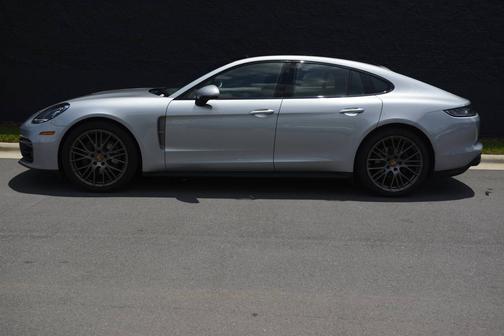 Dolomite Silver Metallic 2023 Porsche Panamera