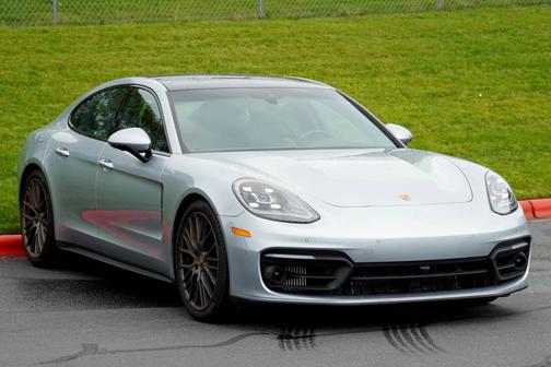 Dolomite Silver Metallic 2023 Porsche Panamera