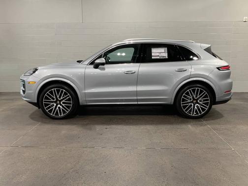 Dolomite Silver Metallic 2025 Porsche Cayenne