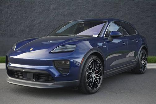Gentian Blue Metallic 2025 Porsche Macan