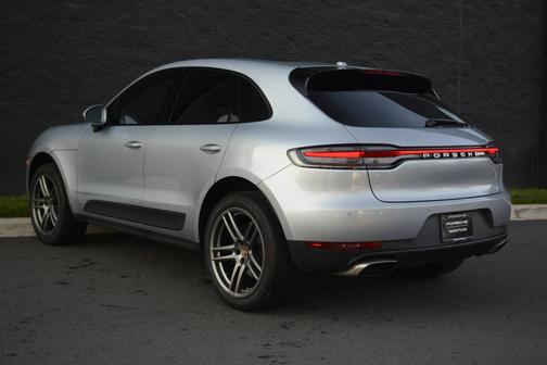 Dolomite Silver Metallic 2019 Porsche Macan