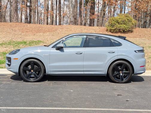 Arctic Grey 2025 Porsche Cayenne
