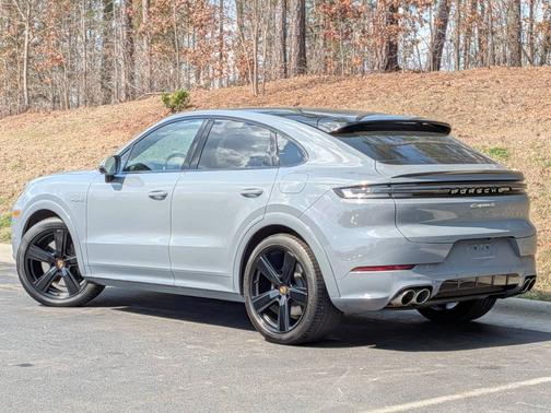 Arctic Grey 2025 Porsche Cayenne