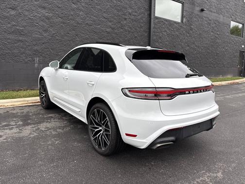 2025 Porsche Macan 