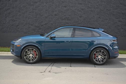 Montego Blue Metallic 2026 Porsche Cayenne