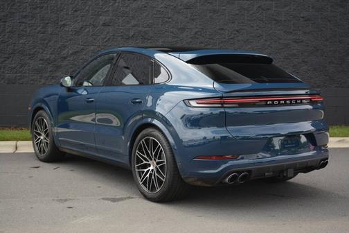 Montego Blue Metallic 2026 Porsche Cayenne