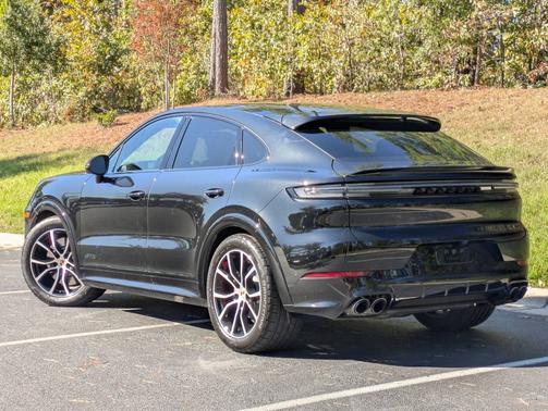 Chromite Black Metallic 2025 Porsche Cayenne
