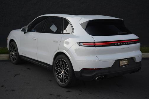 Carrara White Metallic 2024 Porsche Cayenne