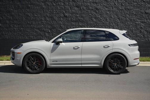 Chalk 2026 Porsche Cayenne