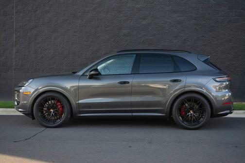 Quartzite Grey Metallic 2025 Porsche Cayenne