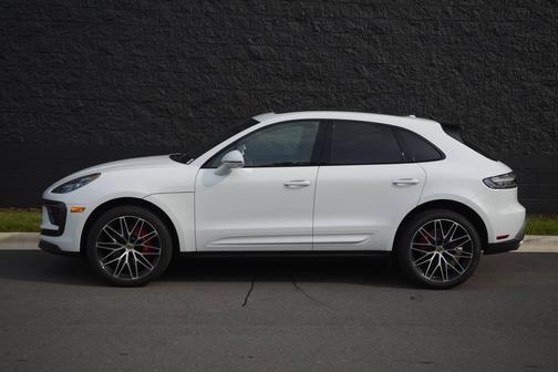 Carrara White Metallic 2022 Porsche Macan