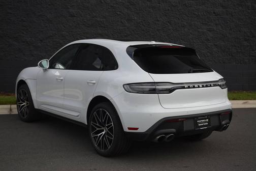 Carrara White Metallic 2022 Porsche Macan