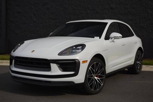Carrara White Metallic 2022 Porsche Macan