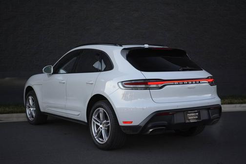 2022 Porsche Macan 