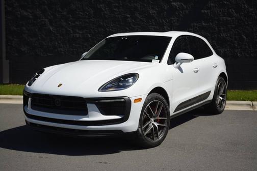 Carrara White Metallic 2022 Porsche Macan