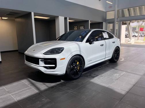 Carrara White Metallic 2026 Porsche Cayenne