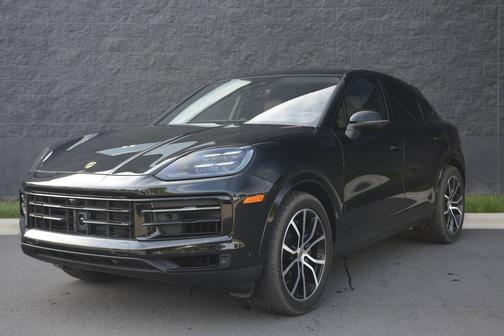 Chromite Black Metallic 2025 Porsche Cayenne