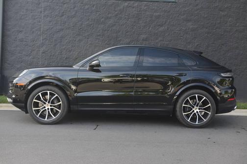 Chromite Black Metallic 2025 Porsche Cayenne