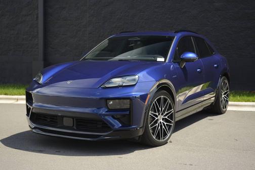 Gentian Blue Metallic 2025 Porsche Macan