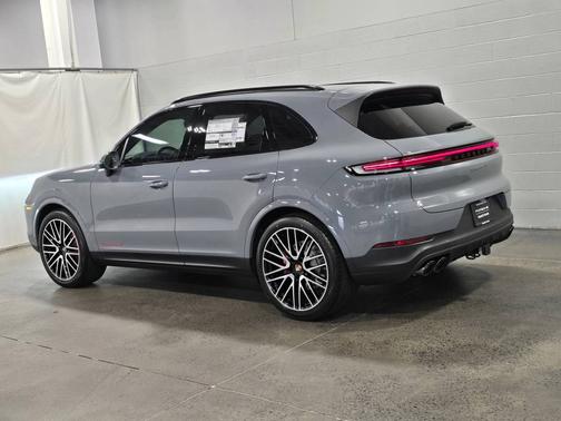 Arctic Grey 2026 Porsche Cayenne