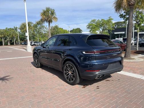 Algarve Blue Metallic 2024 Porsche Cayenne