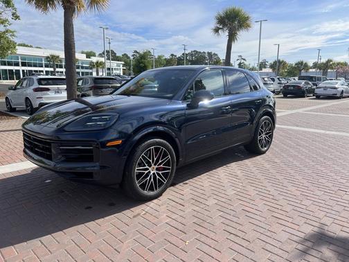 Algarve Blue Metallic 2024 Porsche Cayenne