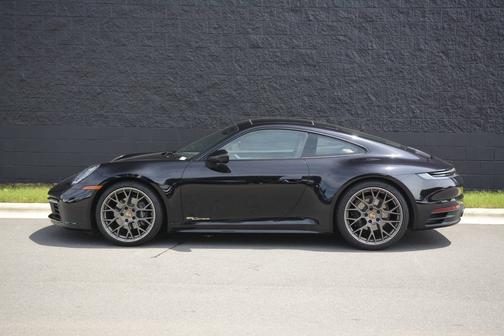 Jet Black Metallic 2021 Porsche 911