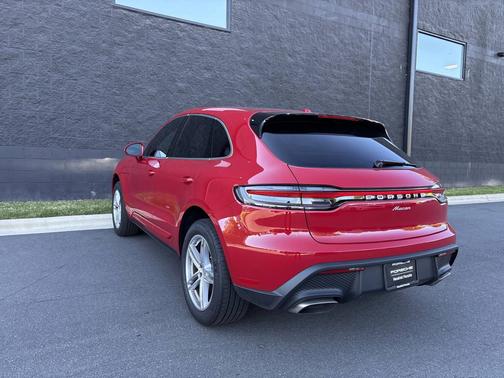 2025 Porsche Macan 