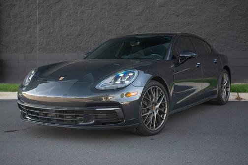 2017 Porsche Panamera 