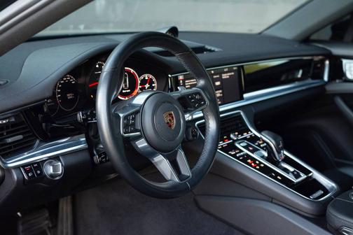 2017 Porsche Panamera 