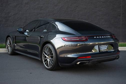 2017 Porsche Panamera 