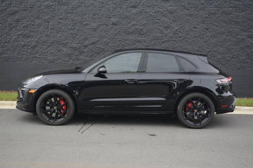 Jet Black Metallic 2023 Porsche Macan