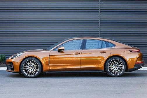 Madeira Gold Metallic 2025 Porsche Panamera