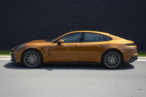 Madeira Gold Metallic 2025 Porsche Panamera