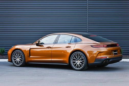 Madeira Gold Metallic 2025 Porsche Panamera