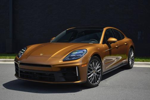 Madeira Gold Metallic 2025 Porsche Panamera