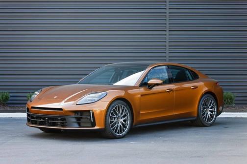 Madeira Gold Metallic 2025 Porsche Panamera