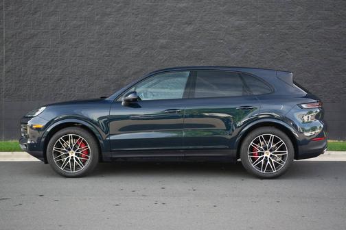 Algarve Blue Metallic 2025 Porsche Cayenne