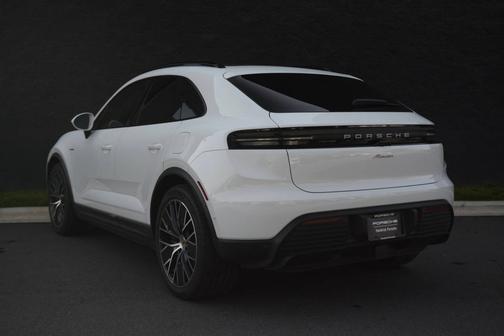 White 2025 Porsche Macan