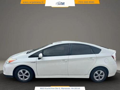 White 2015 Toyota Prius Two