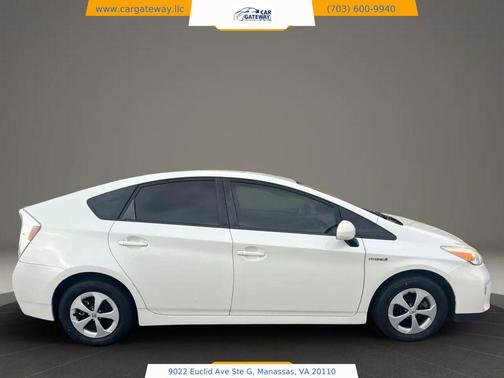 White 2015 Toyota Prius Two