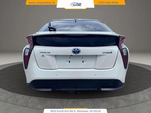 White 2018 Toyota Prius Four Touring